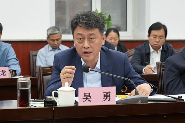 华体会(中国)与临汾侯马举办深化市校合作座谈会暨签约仪式 (5)_副本.jpg